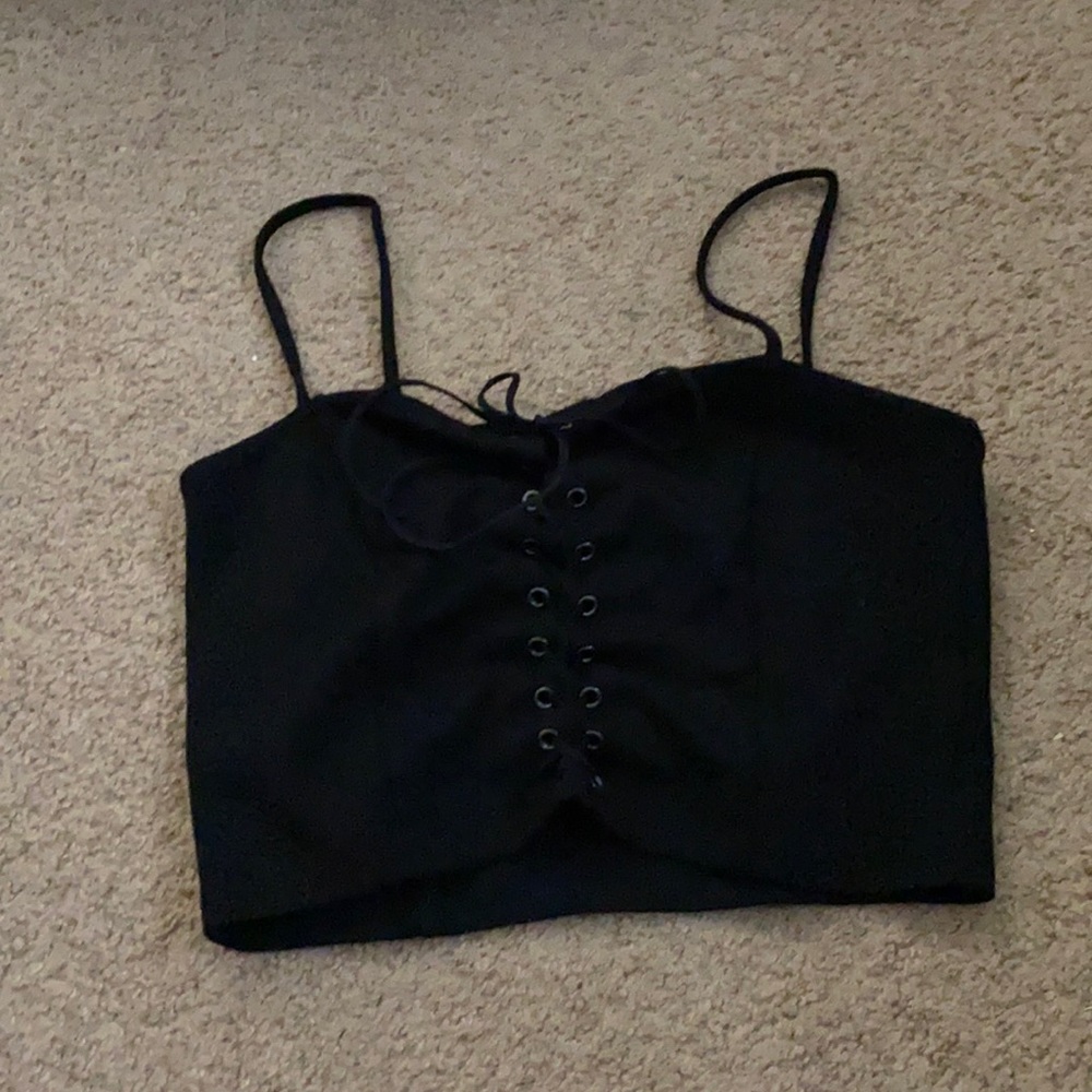 Black crisscross middle